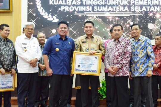 Pemkab Ogan Ilir Raih Penghargaan Opini "Kualitas Tertinggi" Kepatuhan Standar Pelayanan Publik Tahun 2022
